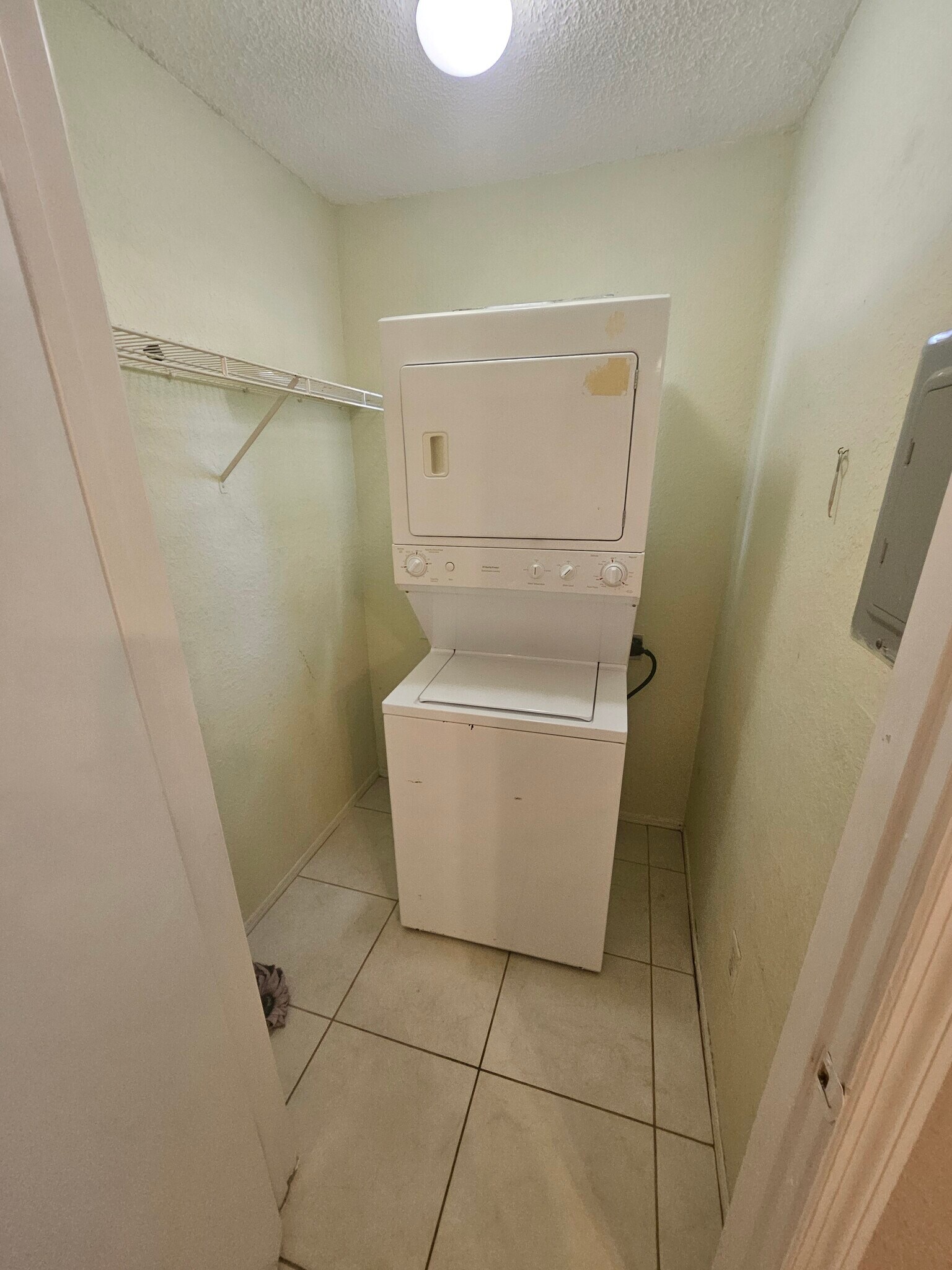 Building Photo - 2213 Grand Cayman Ct