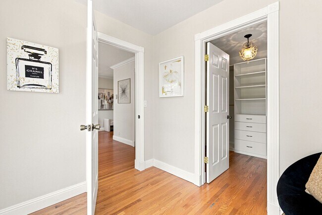 Building Photo - Spacious 4-bedroom 2-Bath in Desirable Area in Walnut Creek!