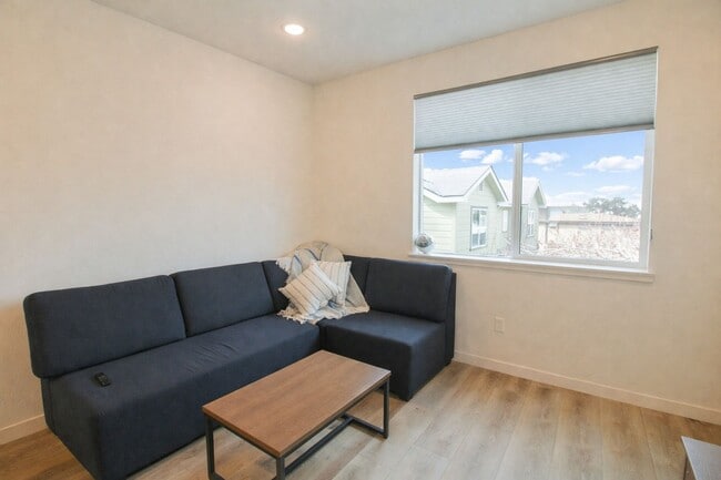 Building Photo - Modern 3-Bedroom, 2-Bathroom Apartment on Murray in San Luis Obispo