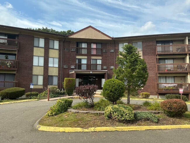 Building Photo - 2315 Cromwell Hills Dr