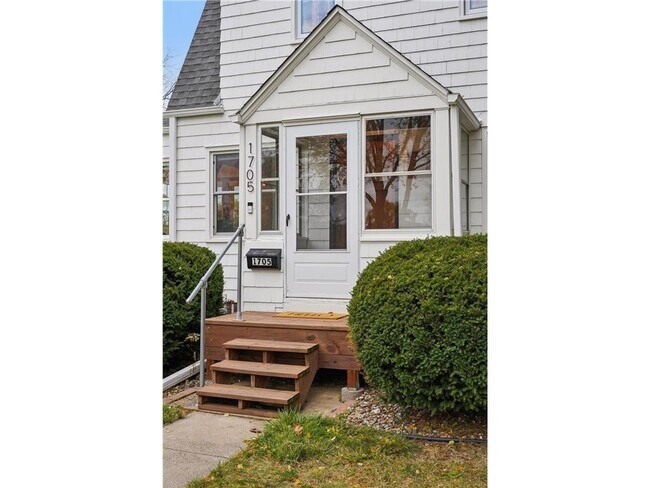 Building Photo - 1705 Ivy Ave E