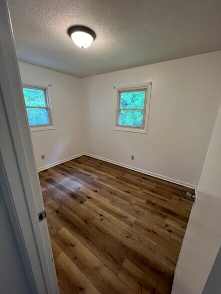 Building Photo - 112 Evergreen Rd