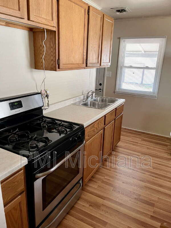 Building Photo - 519 Grand Blvd