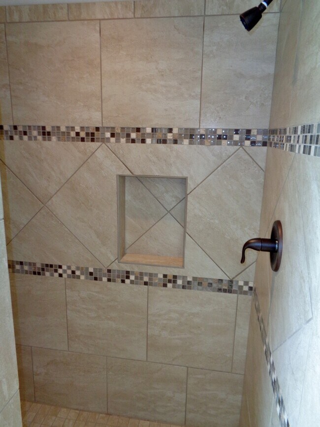 Building Photo - Spacious 4BR Home with Open Split Floor Plan, Granite Kitchen & Fenced Yard