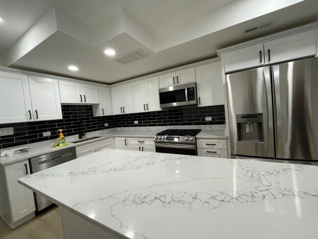 Building Photo - 1829 S Kedzie Ave