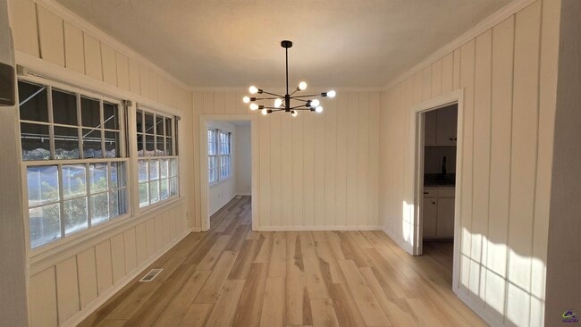 Building Photo - 621 Forest Hill Rd