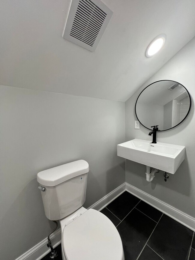 Building Photo - Fully Renovated 4 Bedroom, 2.5 Bath Home-Move In Ready