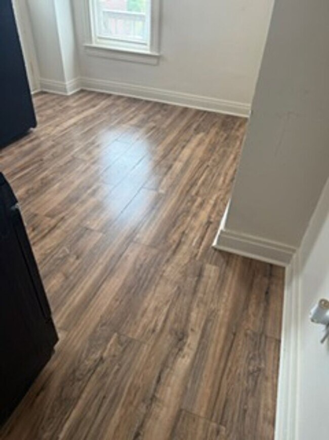 Building Photo - 1559 W King St