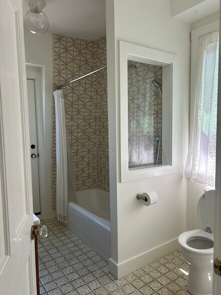 Bathroom - 23 Rice St
