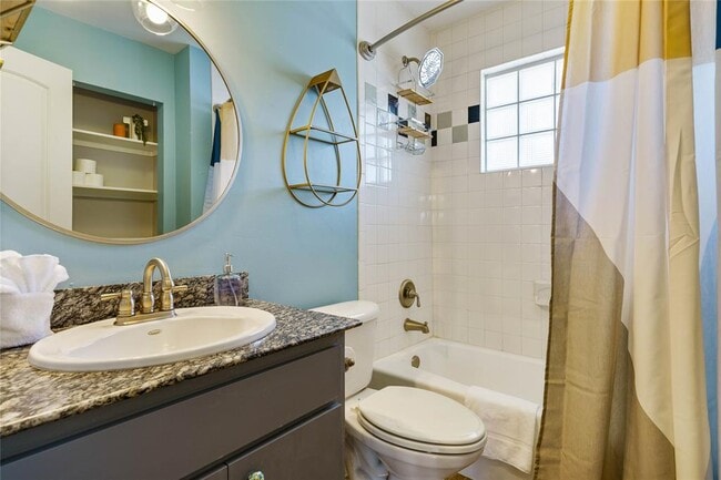 Building Photo - 1422 Collier St