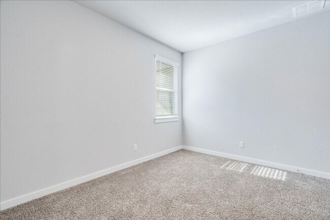 Building Photo - Amazing home ready to move in!