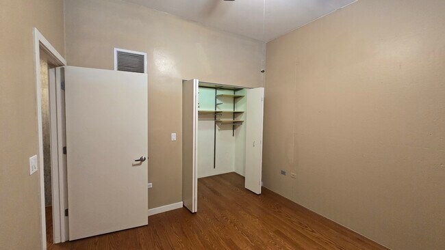 Building Photo - 235 W Van Buren St