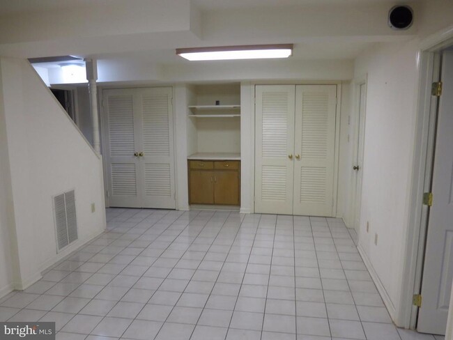 Building Photo - 6322 Linway Terrace