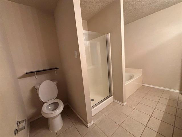 Building Photo - 9805 Nixon Dr
