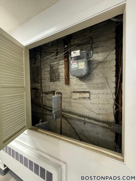 Building Photo - 1247 Beacon St