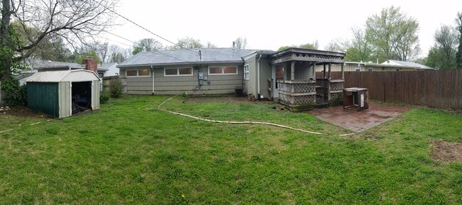 Building Photo - 1540 SW Shunga Dr