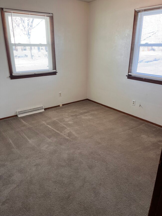 Building Photo - 3621 N Pine St