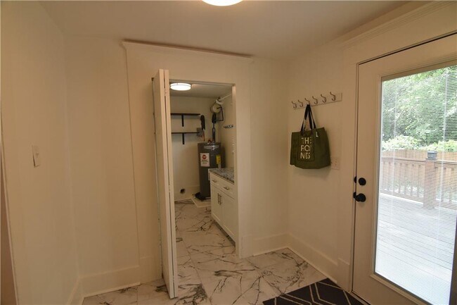 Building Photo - 375 Atwood St SW