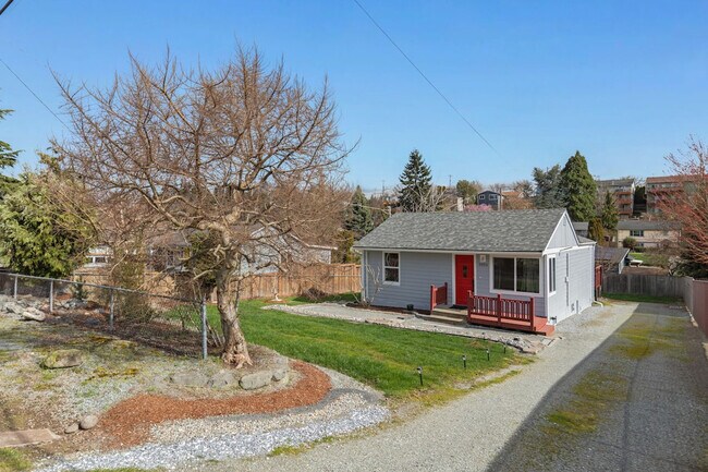 Building Photo - 5924 18th Ave SW