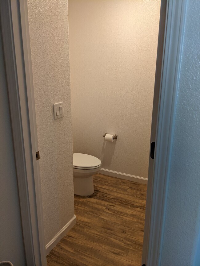 Building Photo - 237 Willows Quest Dr