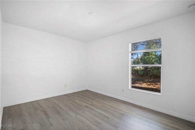 Building Photo - 4646 15th St SW