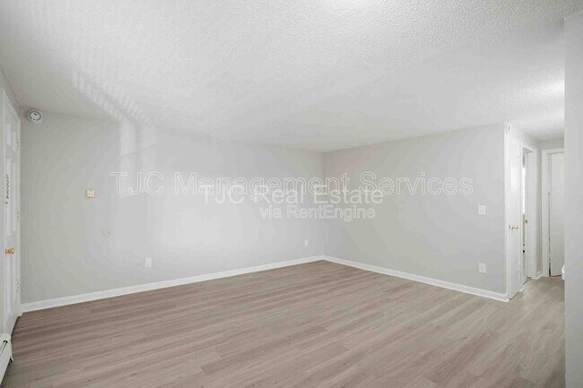 Building Photo - 1138 Corona St