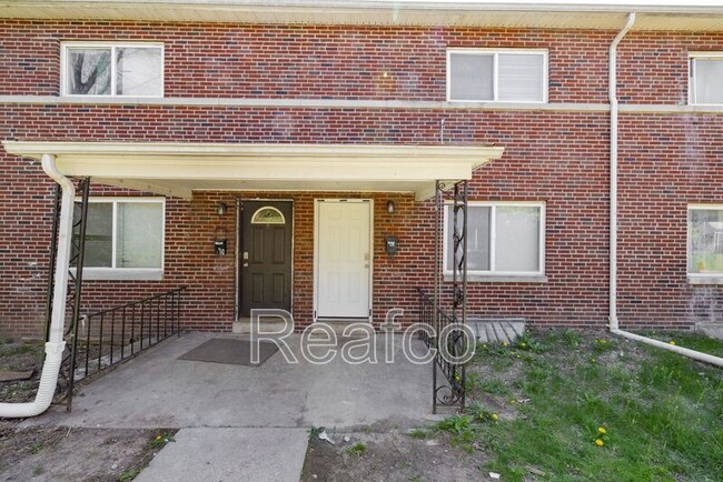 Building Photo - 830 S Harris Ave