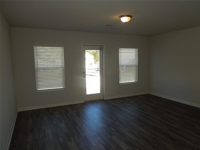 Building Photo - 266 Bluebonnet-