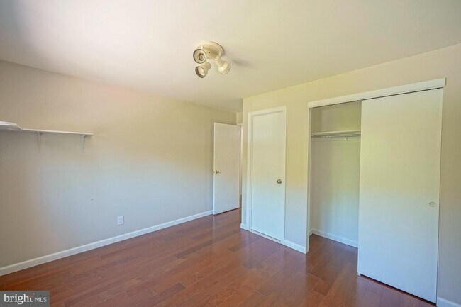 Building Photo - 701 Crestbrook Ave