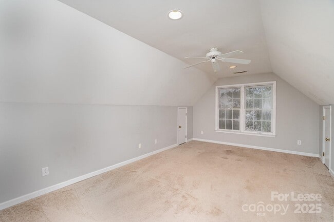 Building Photo - 10010 Gladwick Ct