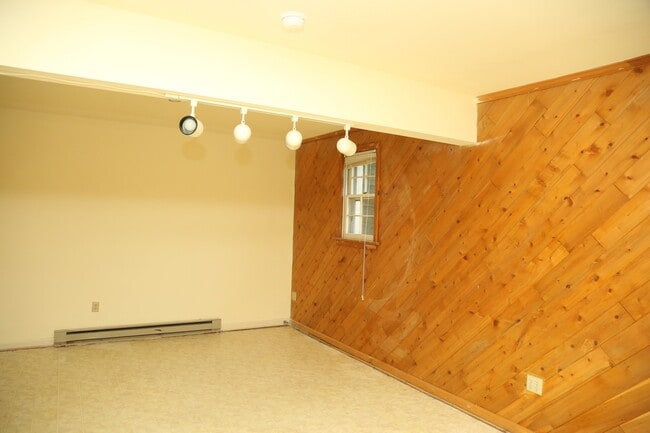 Building Photo - 380 Minor Ridge Rd