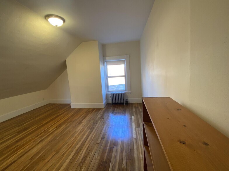 Building Photo - 379 Harvard St