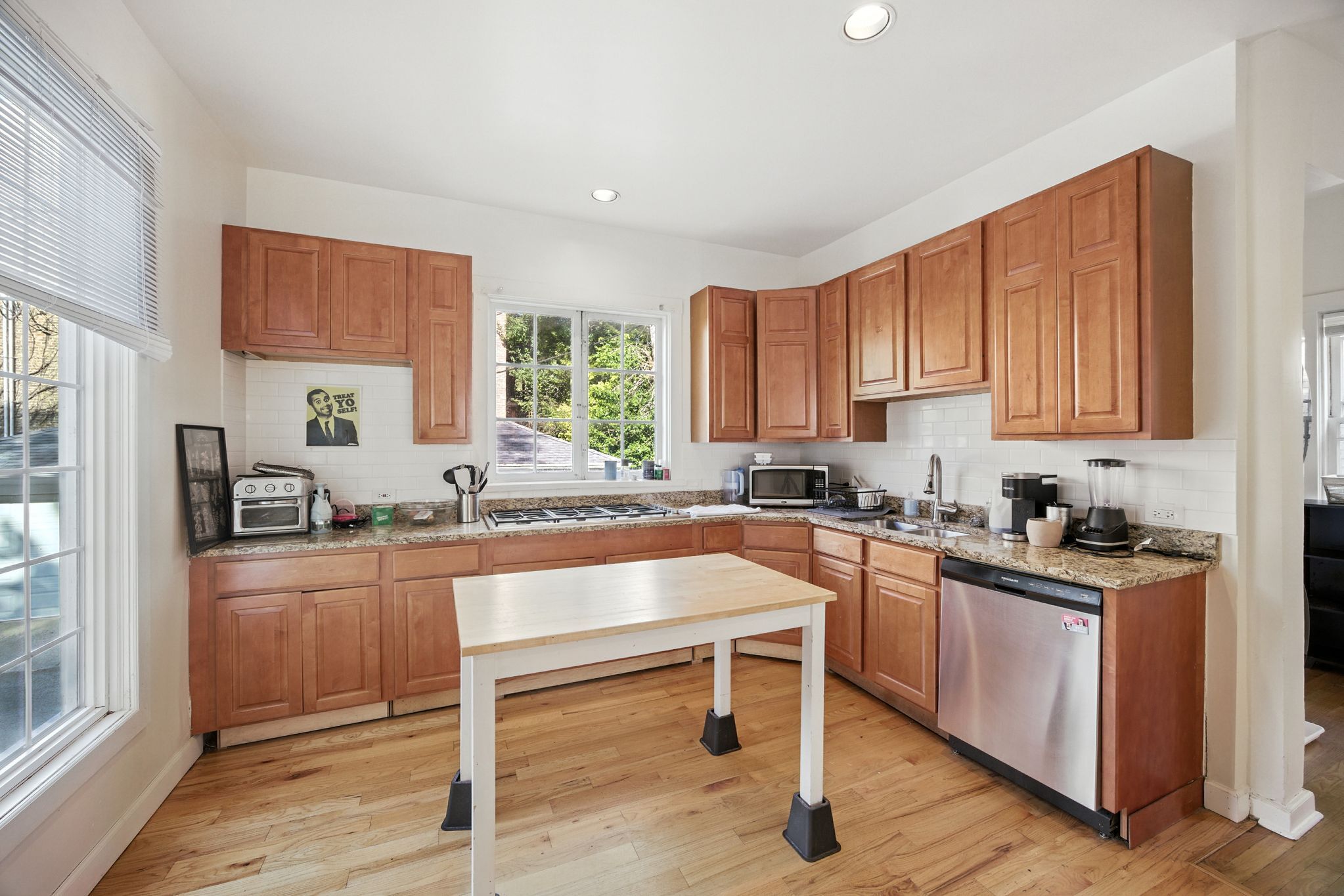 Building Photo - 627 Library Pl