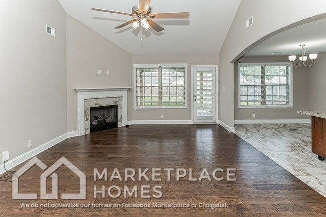 Building Photo - 702 Jim Brown Dr