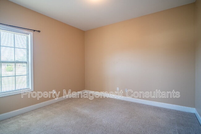 Building Photo - 178 Sarah Jane Dr