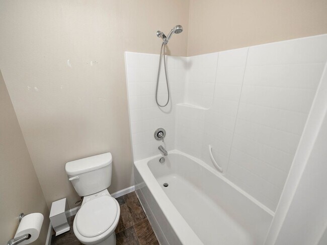 Building Photo - 2423 W Bridge Ave