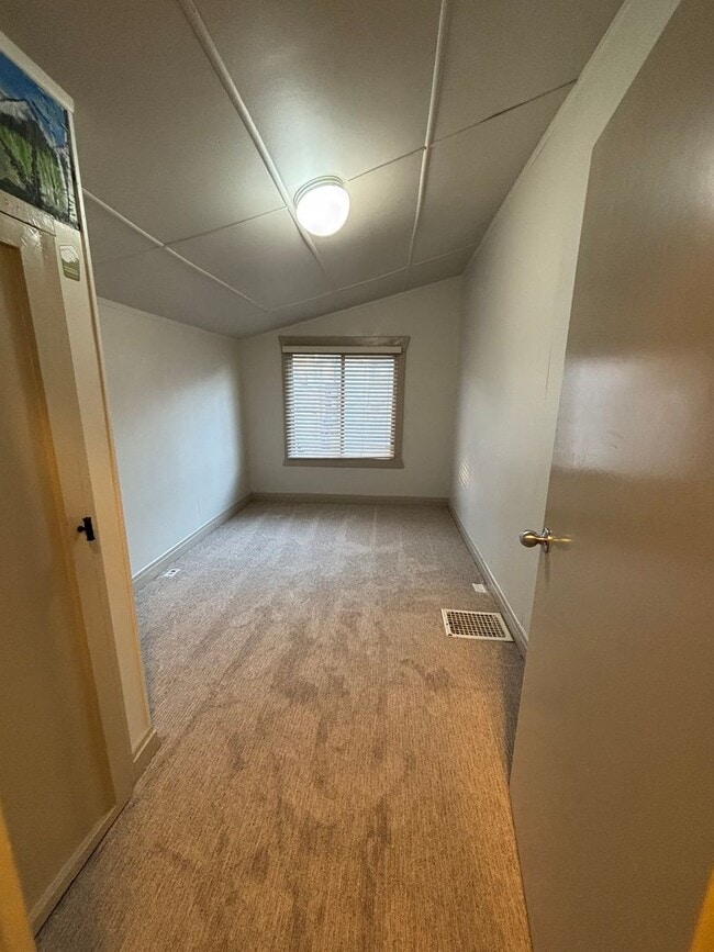 Building Photo - Salt Lake Cottage home 3 bed, 2 baths