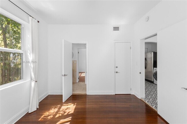 Building Photo - 1027 Euclid Ave