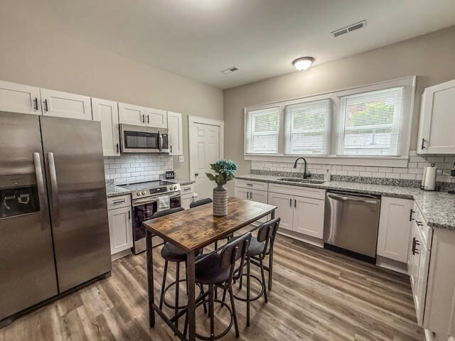 Building Photo - 216 E Horah St