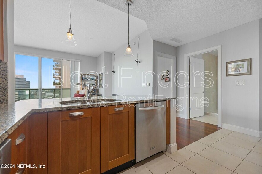 Building Photo - 1431 Riverplace Blvd