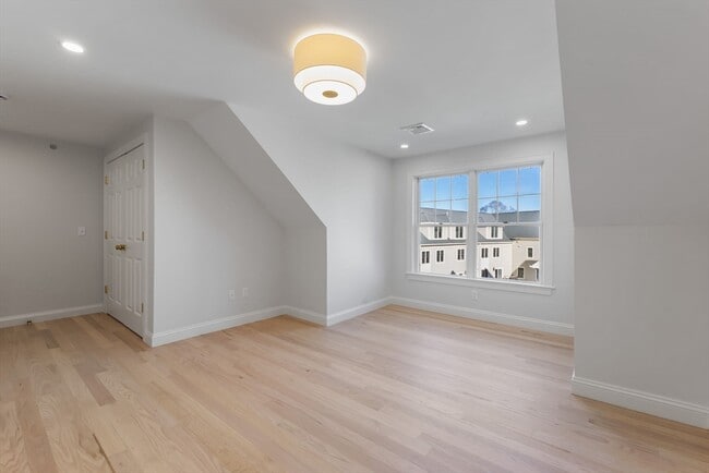 Building Photo - 7 Chatham Way