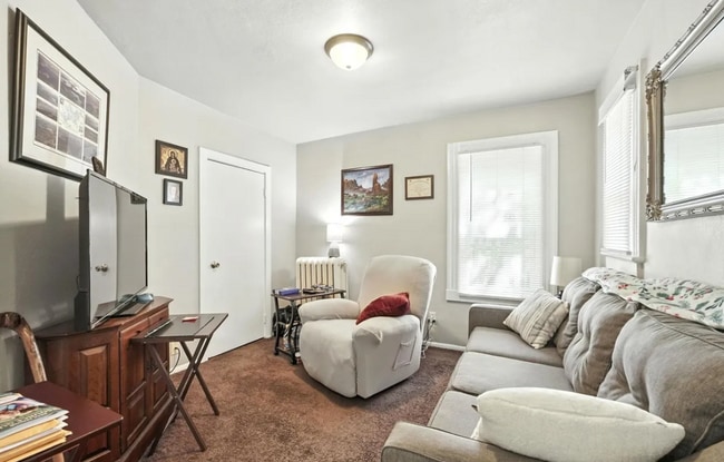 Building Photo - 1001 Lincoln Ave