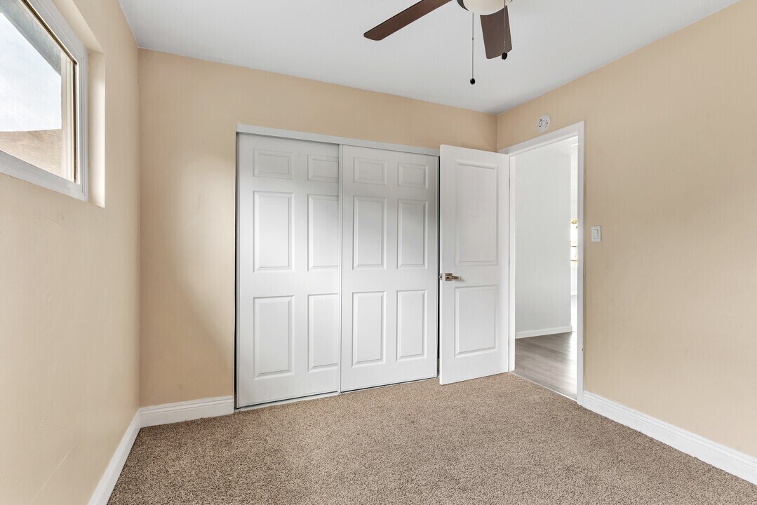 Building Photo - 1222 Willowside Ter
