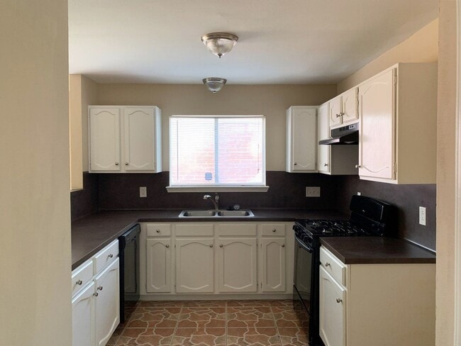 Building Photo - 5922 Cinnamon Creek Cir