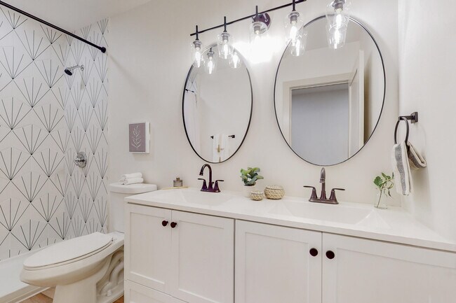 Building Photo - 223 Sierra Dr SE