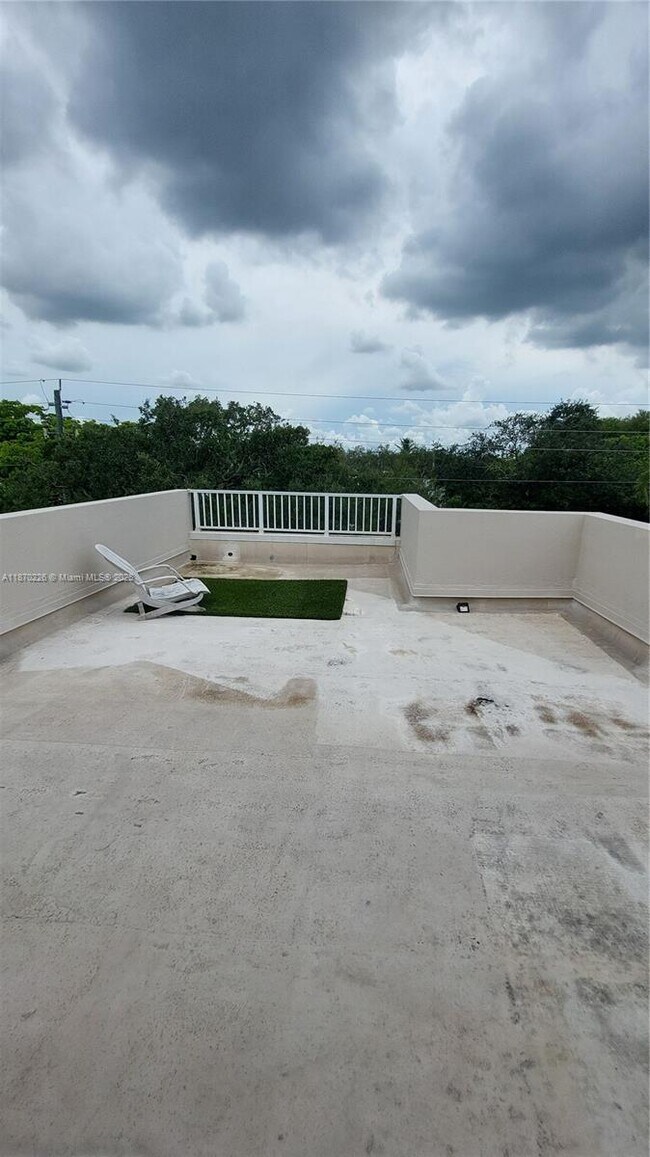 Building Photo - 1115 N 17th Ave