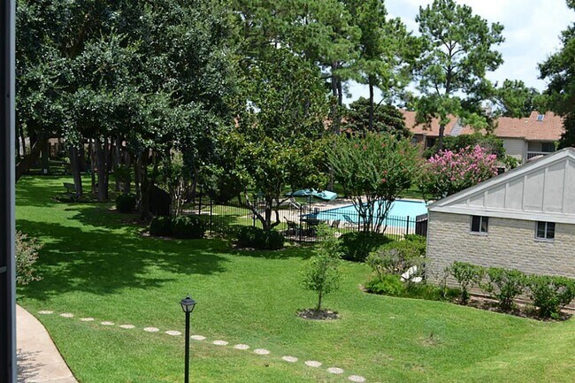 Building Photo - 800 Country Pl Dr