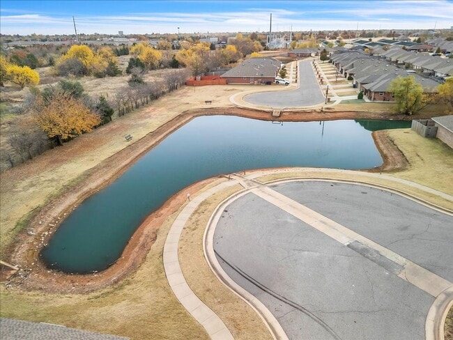 Building Photo - Lawn Care Included! 3 bed, 2 bath, 2 car