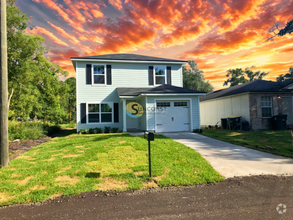 Building Photo - Spacious 4 BR / 2.5 BA in Jax!