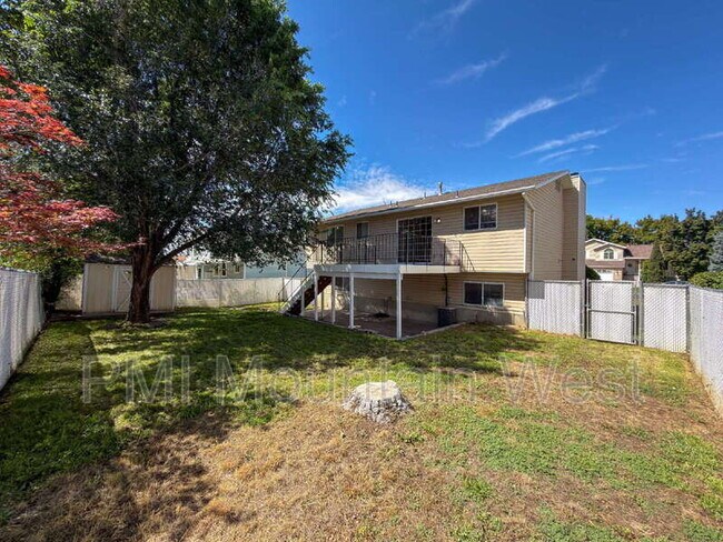 Building Photo - 2322 N 1075 E